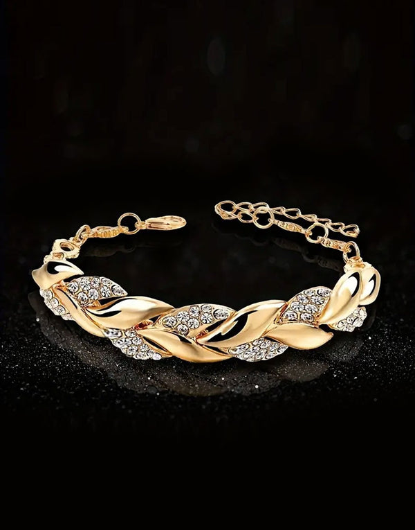Luxurious Design Golden Trendy Bracelet for Women