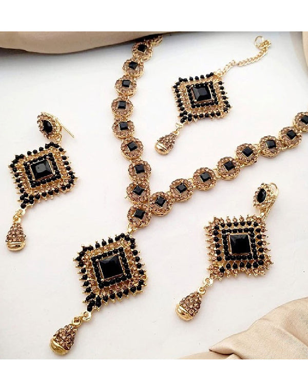 Elegant Fashion Jewelry Set with Earrings & Tikka