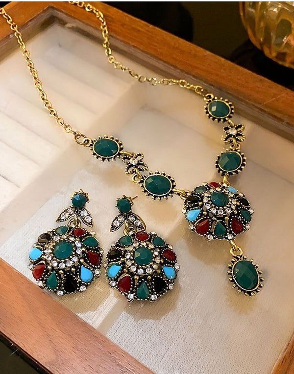 Vintage Design Floral Gemstones Necklace & Earrings