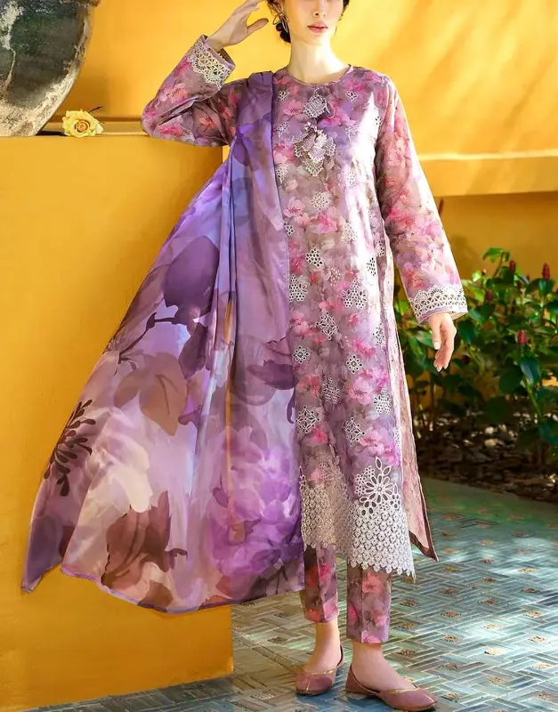 90/70 Quality Schiffli Embroidered Lawn Suit 3-Pc with Digital Printed Chiffon Dupatta (2025).