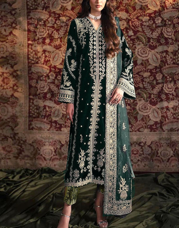 Luxury Handwork Heavy Embroidered Velvet Wedding Dress 2026 with 4-Side Organza Dupatta.
